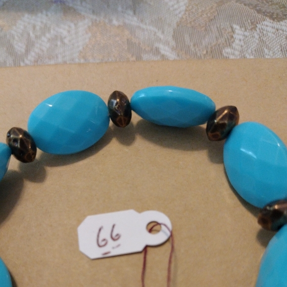 Artemis's Gems custom-made beaded bracelet with gold orb charm, blue - Picture 4 of 4
